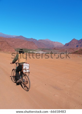 Bike in the middle of the desert, tucuman
