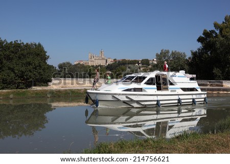 BEZIERS, FRANCE - OCT 2: Boat passing the Orb Aqueduct of the Canal du Midi in Beziers. October 2, 2011 in Beziers, Languedoc-Roussillon, France