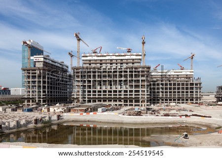 DUBAI, UAE - DEC 16: The Dubai Pearl construction site. December 16, 2014 in Dubai, United Arab Emirates