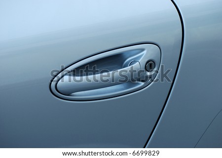 silver-colored door pull from a car