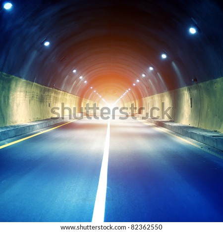 The tunnel at night, the lights formed a line.