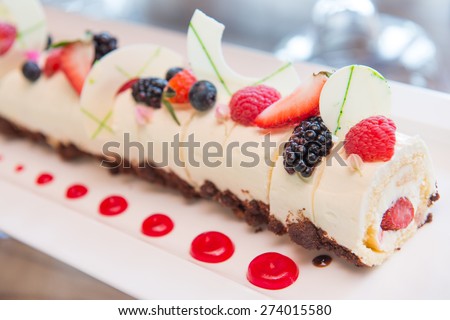 cake with fresh fruit topping, dessert