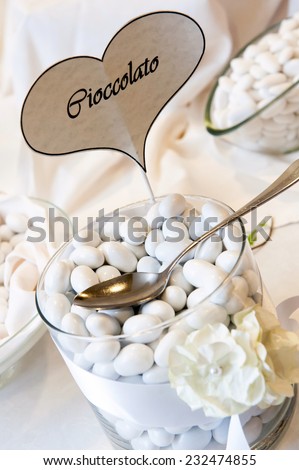 wedding table with white confetti