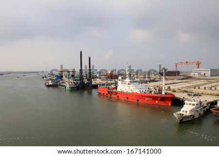 TANGSHAN - AUGUST 26: The ships moored at the pier in the FangZhou shipyard on august 26, 2011, tangshan city, Hebei province, China