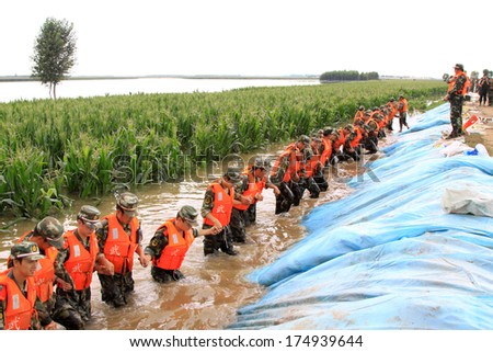 Luannan, August 4: Chinese armed police soldiers flood fighting and emergency rescues on August 4, 2012, Luannan, Hebei, China.