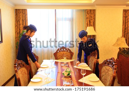 Luannan, November 20:  The Lanhai Hotel service personnel were cleaning the table, November 20, 2012. The Lanhai Hotel is the largest catering service company in the local.