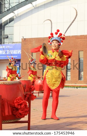 TANGSHAN -  SEPTEMBER 16: The Drum roll performance in the 15th session of tangshan China ceramics exposition on september 16, 2012, tangshan, china.