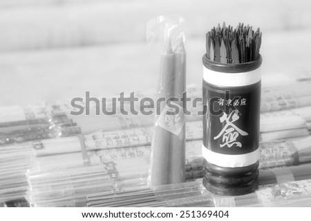 soothsaying, shake bamboo cylinder for future tell, one of Chinese ancient divination