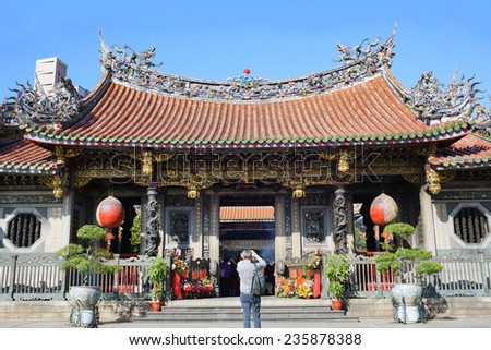 TAIPEI, TAIWAN - OCTOBER 12th : Many people including tourist and believers come to Longshan Temple, Taiwan on October 12th, 2014.  It is one of the oldest Traditional Temple in Taipei