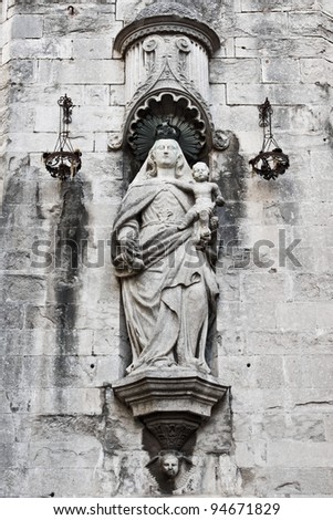 statue of Mary with Jesus on Cathedral of Saint Mary of Girona