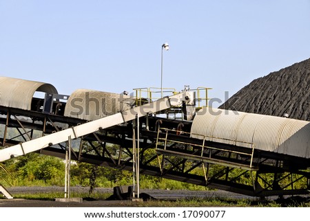 Conveyor Belt used to Load Coal for Transport