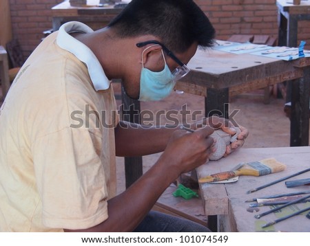 SIEM REAP - MARCH 24:Cambodian people are making crafts on March 24, 2012 in Siem Reap, Cambodia.Artisans d'Angkor an artisan group trained by the Chantiers-Ecoles de Formation Professionnelle.