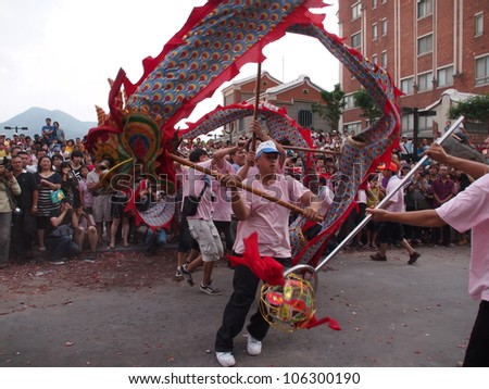 TAIPEI,TAIWAN- JUNE 24:The dragon dance in  Culture and Art Festival of Tamsui Shing Shuei Yan on June 24,2012 in Taipei,Taiwan. The fair held annually for honor of the Ching-Shui Master.