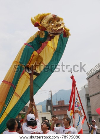 DANSHUI,TAIWAN- JUNE 7:The dragon dance show in front of Shing Shuei Yan on June 7,2011 in Danshui,Taipei,Taiwan. The fair held annually for honor of the Ching-Shui Master.