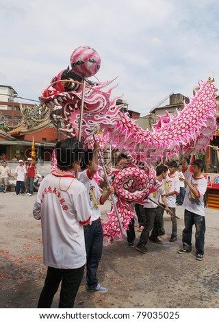DANSHUI,TAIWAN- JUNE 7:The dragon dance show in front of Shing Shuei Yan on June 7,2011 in Danshui,Taipei,Taiwan. The fair held annually for honor of the Ching-Shui Master.