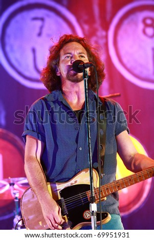 VENICE - JULY 06:  Singer Eddie Vedder of the Pearl Jam during the Jammin Heinekn Festival on July 6, 2010 in San Giuliano, Venice, Italy.