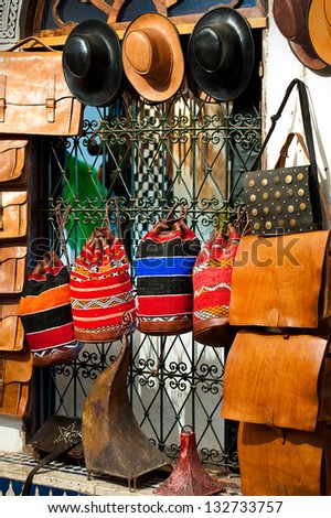 Bags, purses, hats and other products of the Moroccan leather factories