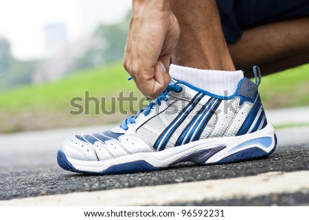 Tying sports shoe