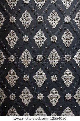 Old european glamour black and white pattern on door