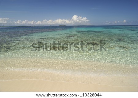 Distant islands in ocean, San Blas Islands in the Caribbean Sea, Panama