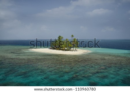 Tropical Island in the Kuna Yala, archipelago Panama, Central America