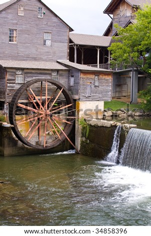 old mill water wheel in pigeon forge tennessee