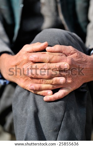 old man wrinkled hands