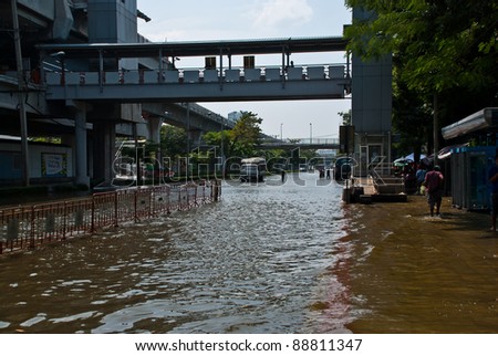 BANGKOK - NOVEMBER 7 :Large bus carried flood victims after impact with heaviest flood and rain in 20 years in the capital on November 07, 2011 in Bangkok, Thailand.