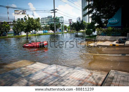 BANGKOK - NOVEMBER 7 : A new boat dock in front of Siam Commercial Bank headquarter after impact with heaviest flood and rain in 20 years in the capital on November 07, 2011 in Bangkok, Thailand.