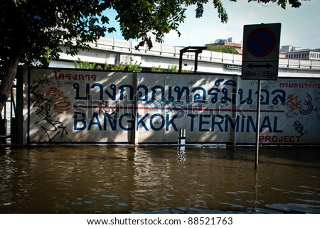 BANGKOK - NOVEMBER 7 : Bangkok sky train entrance after impact with heaviest flood and rain in 20 years in the capital on November 07, 2011 in Bangkok, Thailand.
