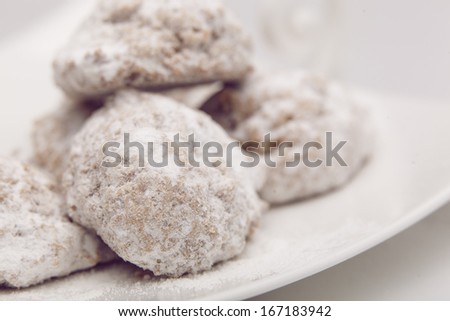 Vanilla Cookies With Powdered Sugar