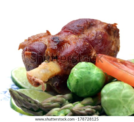 grilled rib pork served with vegetable and bread (focus on port)