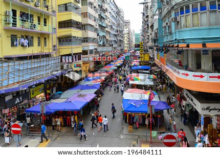 HONG KONG - MAY 17: Crowded market stalls in Ladies\' Market, Mong Kok are in Hong Kong on May 17, 2014. It stretches one-kilometre with over 100 stalls of clothing, accessories and souvenirs.
