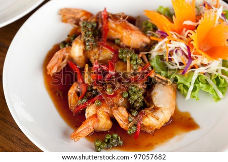 close up Fried shrimp in pepper and garlic sauce