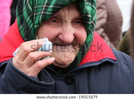 Se crean grupos de autodefensa para proteger a Luzbel Stock-photo-old-ukrainian-country-sad-granny-portrait-19051879.jpg