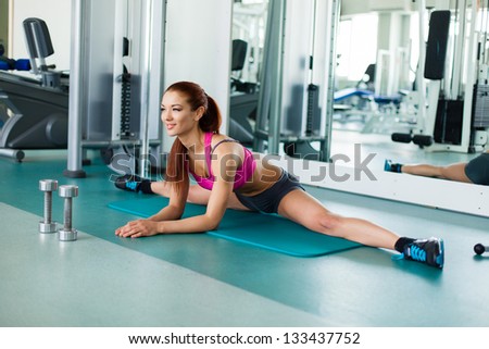Attractive young fitness model exercising in the gym