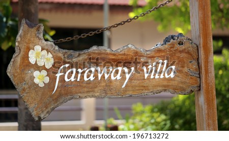 wooden pointer with flowers and the words faraway villa
