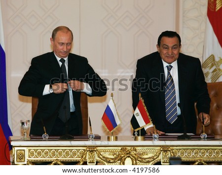 The president of Russia Vladimir Putin and the President of Egypt Hosni Mubarak