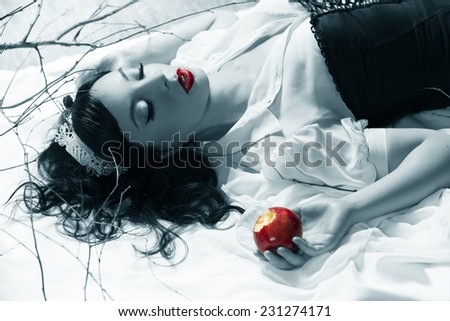 snow white girl poisoned apple