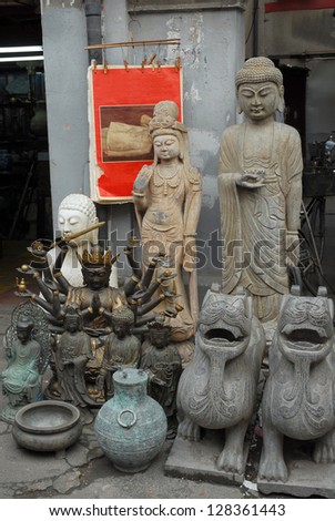SHANGHAI, CHINA-MAY 4: Dongtai Lu Antique Market Buddha on sales. The market is great for mementos and souvenirs of Shanghai. May 4, 2007 Shanghai, China