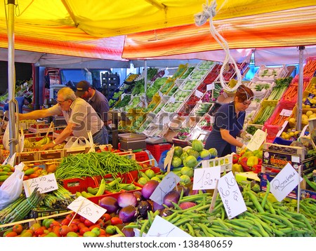 _ RAVENNA, ITALY MAY 21: vegetables vendor at the Wednesday outdoor market. The place is very popular in the city and attracts thousands of people. May 21, 2005 Ravenna Italy