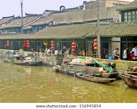FENGJING, SHANGHAI, CHINA  SEPTEMBER 19: locals chatting along the village main canal. The village is a Shanghai tourist attraction with 100000 visitors per year. September 19, 2004, Fengjing, China