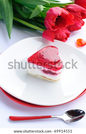 Valentine\'s day theme - Cake in shape of heart and tulip flowers