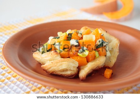 Pumpkin with blue cheese, leek and onion in puff pastry