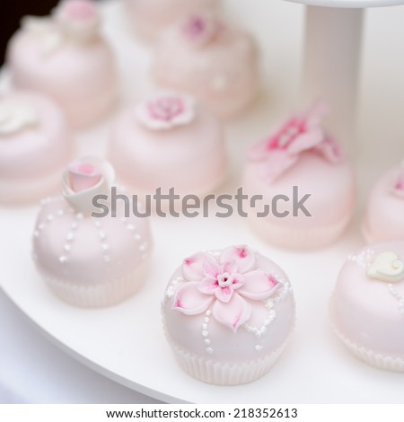 Delicious pink wedding cupcakes and cakes decorated with flowers