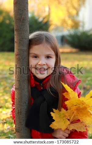 Portrait of female fashion little girl with pretty face at autumn time/Cute girl in autumn park