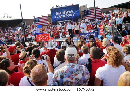 O'FALLON - AUGUST 31: Former Arkansas Governor Mike Huckabee (L) speaks at a McCain rally in O'Fallon near St. Louis, MO on August 31, 2008