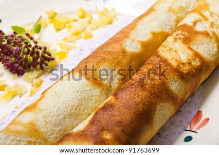Pancake with marmalade, yogurt sauce and yellow fruits