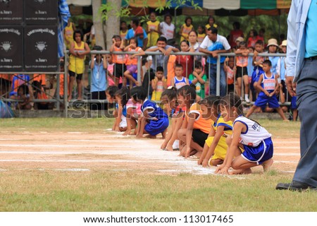 SURATTHANI, THAILND - JULY 27 : Unidentified young girls start to run during Chiya school game at Chiya school on July 27, 2012 in Suratthani, Thailand.