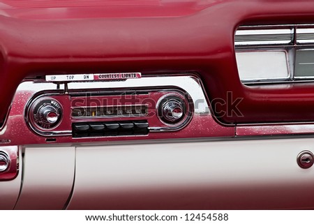 Car Radio in a old american car